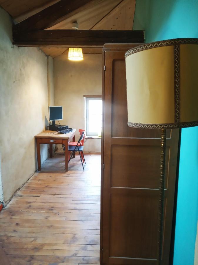 סן-אטיין La Maison Rouge - Backpacker Hostel מראה חיצוני תמונה