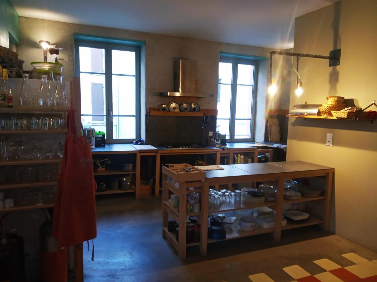 סן-אטיין La Maison Rouge - Backpacker Hostel מראה חיצוני תמונה