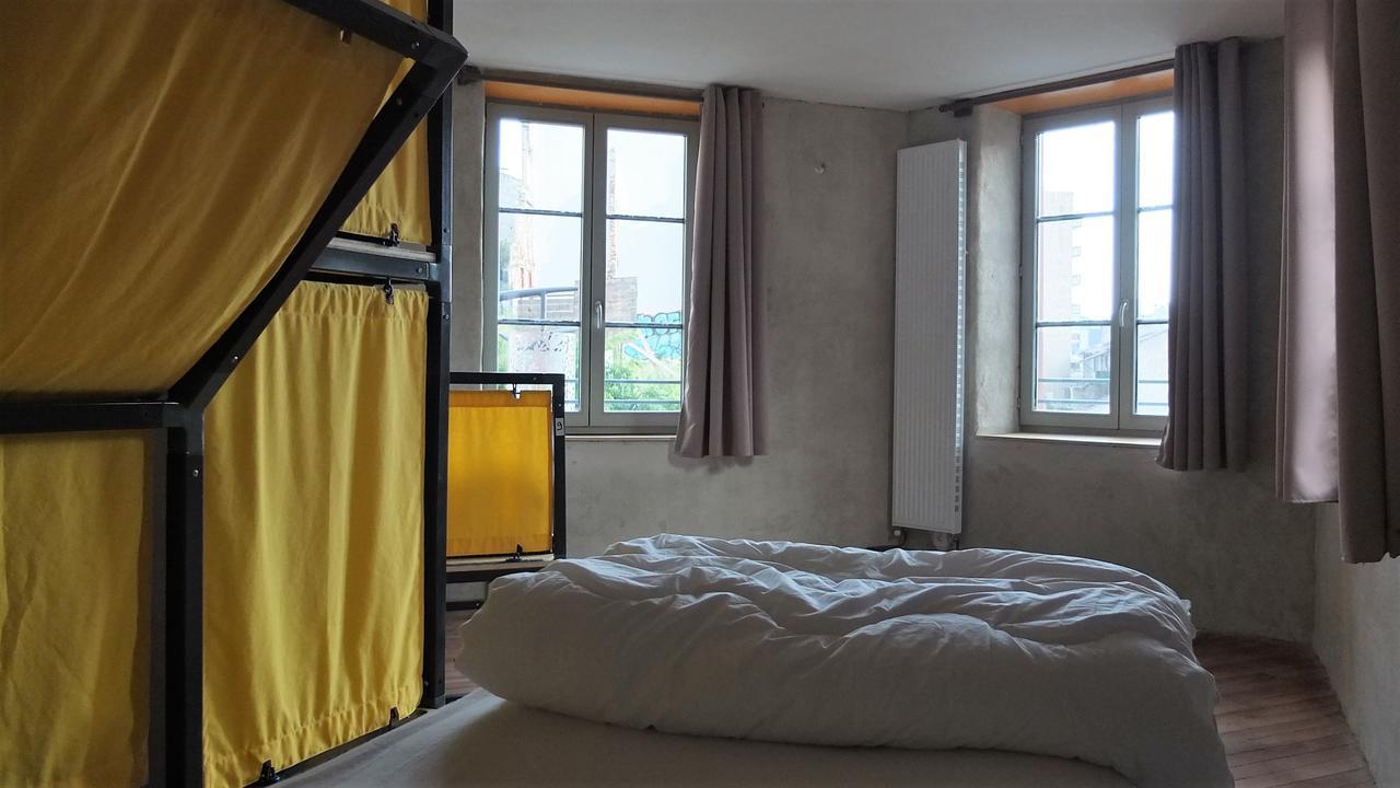 סן-אטיין La Maison Rouge - Backpacker Hostel מראה חיצוני תמונה
